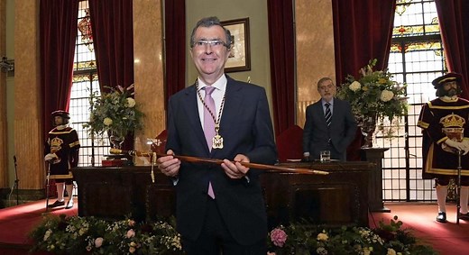 Quién es José Ballesta, el alcalde que gobierna en Murcia