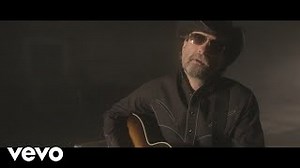 Wheeler Walker Jr. - She's a Country Music Fan (Official Music Video) Chords - ChordU