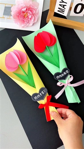let's teach you how to make beautiful tulips with colored paper and give them to your loved one! 💐🎨👍💕 | Art, Crafts and Journals