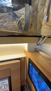 🚍Rodinia Premium – Studio ngoài trời cho KOL – KOC – đoàn phim 🎬📸 Bạn cần một “base camp” để quay video, chụp hình, makeup, nghỉ ngơi ngoài hiện trường? 👉 Rodinia Premium chính là studio di động hoàn hảo. ⚡ Pin LFP 8KW NLMT giúp chạy đèn fill light, sạc drone, gimbal, laptop dựng video. 🪟 9 cửa sổ lấy sáng tự nhiên → quay review, lookbook cực đẹp. 🛋️ Sofa canvas dễ chịu – làm background phỏng vấn. 🚿 Toilet riêng – cực tiện khi quay ngoài rừng – biển – đồi cát. 🍱 Tủ lạnh 2 ngăn, bếp từ, l