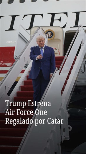 El presidente Donald Trump visitó la Base Conjunta Andrews en Maryland para revelar el nuevo avión presidencial, Air Force One, obsequiado por Catar. La llegada de esta aeronave ha despertado críticas a su gobierno. #trump #airforceone #estadosunidos #dailynmás
