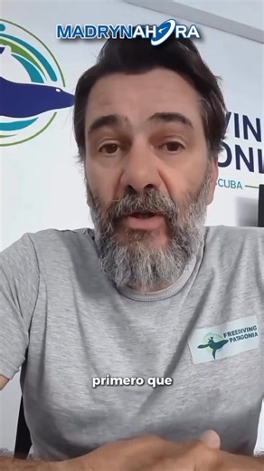 Rompió el silencio el dueño de la agencia de buceo tras la muerte de Sofía Devries Tras el trágico fallecimiento de Sofía Devries, la joven de 23 años que era intensamente buscada luego de una práctica en la zona de Punta Cuevas, habló el titular de la agencia vinculada al traslado. Sofía realizaba una inmersión a unos 20 metros de profundidad en el marco de una certificación internacional de PADI, cuando se habría descompensado y no pudo ascender por sus propios medios. Su cuerpo fue hallado el