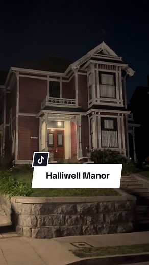 I was today years old when I learned that the Iconic Halliwell Manor is in LA & not San Francisco! #charmed #charmedhouse #halliwellsisters #halliwellmanor #losangelescalifornia