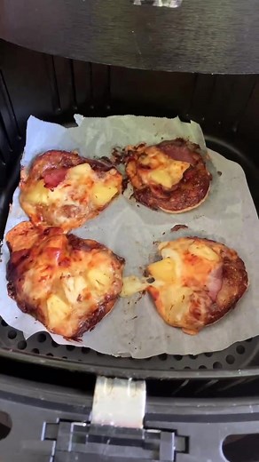 Delicious Mini Pizza Recipe for Lockdown Cooking