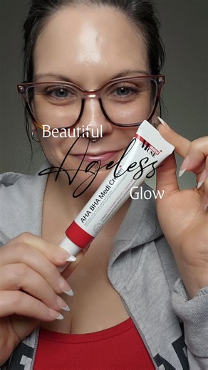 Randi Poe on Instagram: "Age beautifully — because every decade deserves a glow.✨️✨️ Skincare isn’t about chasing youth, it’s about supporting your skin as it changes and giving it what it actually needs to thrive at every stage. @miraclemuseglobal #miraclemuse Meet Miracle Muse... Miracle Muse is all about thoughtful, skin-forward formulas made with mature skin in mind. Their AHA/BHA Medi Cream focuses on gentle renewal, balance, and radiance — without compromising comfort or barrier health. Th