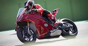 2025 Ducati Panigale V4S Review – First Ride