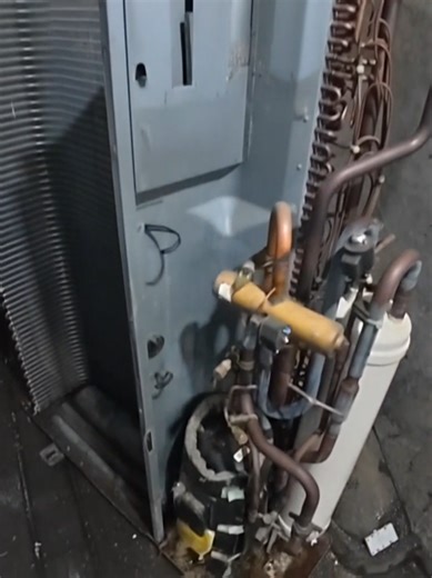 How to Dismantle a Large Air Conditioning Unit