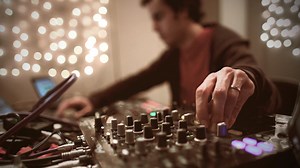 Four Tet Discusses Making Music and His inspirations in a New Documentary