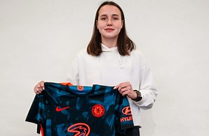 Abdullina becomes newest Chelsea signing as  Emma Hayes boosts defensive ranks