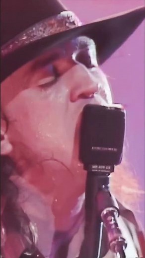 Stevie Ray Vaughan and Double Trouble with “Look At Little Sister” live at The Capitol Theatre 1985