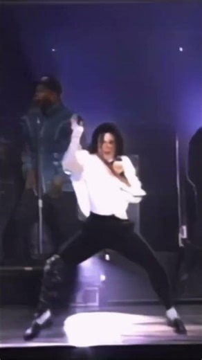 Michael Jackson Performing Black Or Withe Live In London 1992