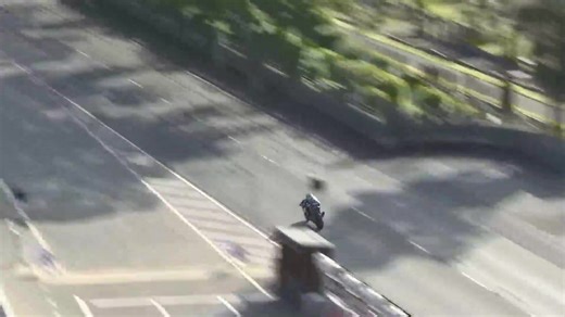 Ian Hutchinson riding well and showing his class as he maintains his top 10 position #TT2024 | Isle of Man TT Races