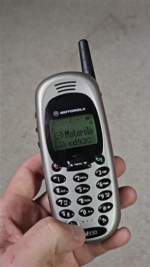 The Calm Ritual of Assembling a Motorola CD930 #motorola #90s #nostalgia