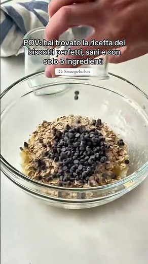 BISCOTTI CON TRE INGREDIENTI (BANANA, AVENA E CIOCCOLATO)