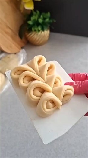 1.7M views · 20K reactions | Decorative Flower-Shaped Bread...