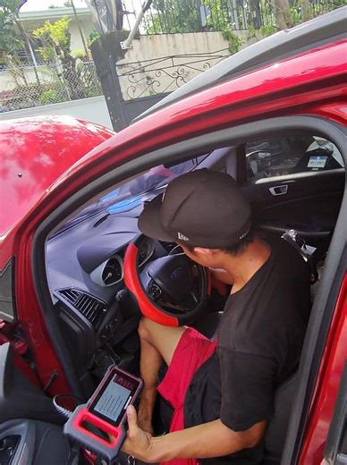 Check engine light plus DCT error nagpa-flash, at oxygen sensor pala ang culprit — pinalitan namin yung sensor, nag-on/off kami at nag-scan para siguradong hindi na babalik. Dito sa Ford Repair PH San Juan, expert kami sa sensor diagnostics at ECU programming para sa lahat ng Ford models. Pinalitan ang oxygen sensor, sinubukan namin: on-off, gas, scan — wala na DCT error at lahat ng error cleared; nirelease na namin kay ma'am, ready na sa biyahe 🚗🔧 #Ford #Ford #fyp #repair | Ford Repair PH