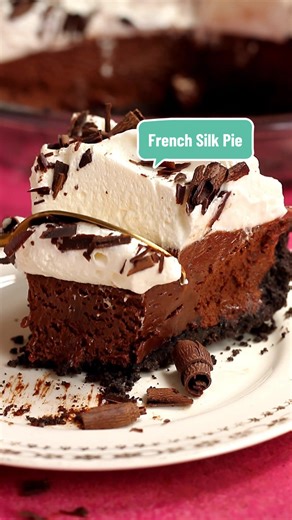 NEW Easy French Silk Pie! Look at this beauty 😍 This is the most luxurious, silky, smooth, rich and decadent (almost NO bake) chocolate pie, except my version has half as much butter and sugar compared to most recipes on the internet— NOT because it’s “light” but because it just isn’t necessary. I aim to bring you recipes backed by science and not by “more butter makes everything better” default. And, this recipe has NO raw eggs so it’s suitable for all. The brand new recipe is up on the site. 