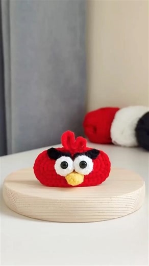 Crochet Angry Birds Hair Clip Pattern #crochet #crochetpattern #diy #handmade #hairclip #angrybirds