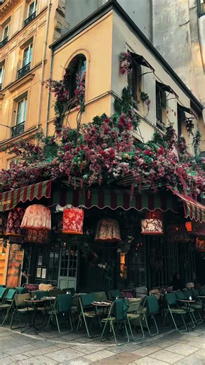 ✨ Walking through Paris — quiet streets and hidden corners. A simple walk through beautiful streets and small alleys, capturing the calm rhythm of everyday Paris. A documentary-style moment showing public life naturally, with full respect for everyone appearing in the scene. #ParisEveryDay #ParisWalking #ParisStreets #HiddenParis #CityLifeFrance