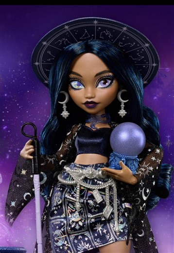 I forgot how exciting it is to see new lines being revealed! There’s clearly so much love behind this line and these characters and I really hope they resonate with people. I think the push for diversity in monster high has always been a stand out feature, and I’m hopeful to see how these more human characters being brought into the fold can help expand that representation. I’m also just happy they’re cute. Let me know how yall are feeling about this surprise reveal! #monsterhigh #mattel #moonsp