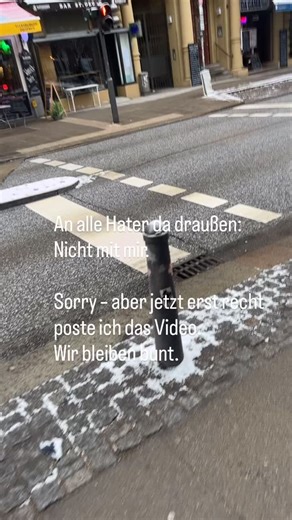 Cafe Uhrlaub ☕️🕰 🌺 | Guten Morgen, ihr Lieben ☕🌈 Meinen Milchkaffee habe ich mir natürlich direkt aus unserer Kaffeemaschine im Café Urlaub geholt – schön... | Instagram