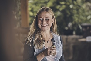 254K views · 592 reactions | Und das ist die erste Landfrau der neuen Staffel: Lena Zimmermann aus Schwaben.‍  Ausstrahlung: Montag, 2.11. um 20.15 Uhr im BR Fernsehen  Und wer's bis dahin nicht mehr aushält, auch jetzt schon in der BR Mediathek: https://www.br.de/mediathek/video/landfrauenkueche-02112020-lena-zimmermann-schwaben-s12-e01-av:5f6b3a88dca884001ba65160 | Landfrauenküche | Facebook