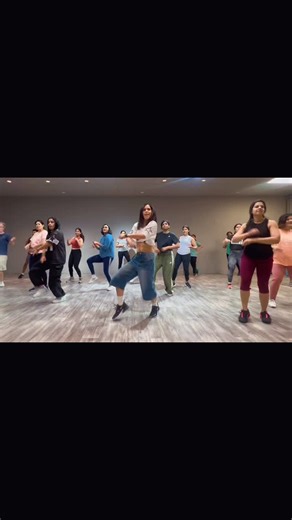 Shaira Bhan Sehgal on Instagram: "Learning the new DIFIT choreo to #sirra . . . #dancefitness #difitwithshaira #gururandhwa #danceworkout"