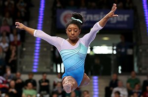 Turnen: Turn-Star Simone Biles   schreibt mit „Triple Double“ Geschichte