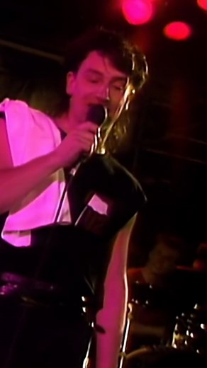U2 - Party Girl (live in 1983) | U2 Wolves Brasil