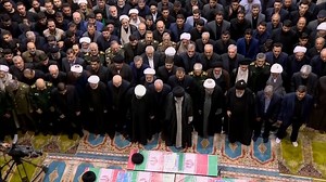 ویدیوها. علی خامنه‌ای بر سر جنازه‌های رئیسی و همراهانش «نماز میت» خواند