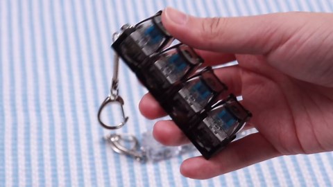 2Pcs Keyboard Fidget Toy for Adults with LED Lights, Cute Bear Clicky Keyboard Clicker Fidget Keychain, Fidget Clicker Sensory Toys for Adult to Anxiety Stress Relief