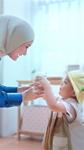 Ibu Bijak Pilih AQUA 100% Murni, Aman dan Sehat untuk Keluarga