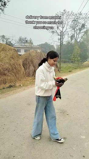 delivery time #joshipurkailali #lakkad #joshipurbouqet #smallbusiness @Alien👽 @Xanju💋