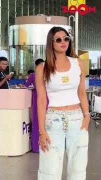 Akanksha Puri poses MULTIPLE times for the paps at the airport 😍 #shorts #akankshapuri #spotted