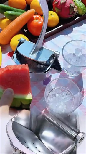 13 reactions · 7 comments | ✨Hate electric juicers being noisy and hard to clean? Try this manual one! Made of food-grade aluminum alloy for peace of mind, the hand-operated design is effortless and quiet, making orange and lemon juices incredibly smooth, with plenty of juice and no waste of pulp 省. It doesn't take up much space in the kitchen, and it's super convenient to take camping. Freshly squeezed juice freedom is finally a reality! #HealthyLivingHack | Formerbeyond | Facebook