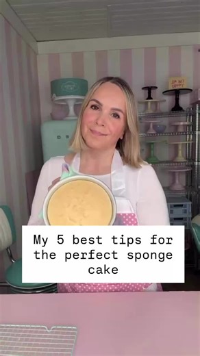 My 5 best tips for the perfect sponge cake Grease your pan with softened butter, place a parchment circle in the bottom, and dust with flour. For an even easier release, place the pan in the freezer for 10 seconds before dusting. Always use eggs at room temperature. If they are cold, place them in lukewarm water for a few minutes until they reach about 23 Celsius. Choose low protein all purpose flour. Protein content matters. Less protein gives you a fluffy tender cake, more protein makes a dens