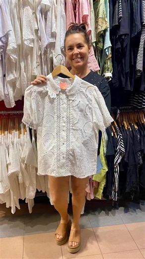 Aquimequedo_burzaco on Instagram: "Prendas DI VI NAS! En todos los talles. Para estas fiestas!"