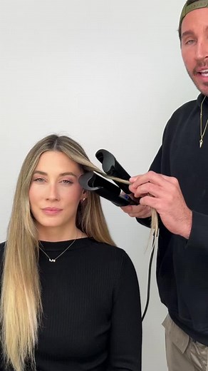 Unlock the key to effortlessly tousled beach waves with one of my favorite techniques! Just twist, wave & watch the magic unfold with #BabeWavesX by #TrademarkBeauty 🪄 #wavyhairroutine #hairhack #hairstyletutorials #hairwaver