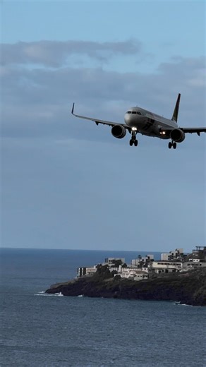 206K views · 2.1K reactions | TAP A321 Butter landing at Madeira Airport #madeira #airport #landing | Madeira Airport Spotting | Facebook