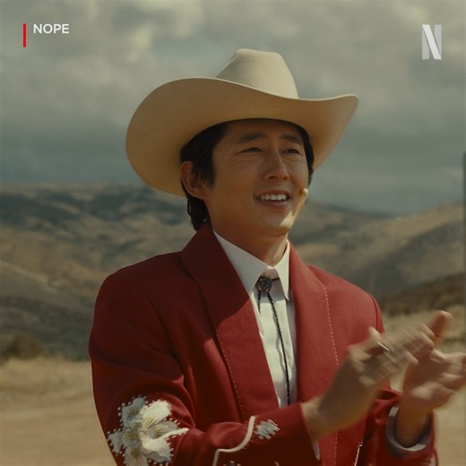 They were promised an amazing show but they became the alien's popcorn 😭 | Netflix