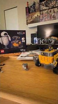 Building the ‪@LEGO‬ Wall-E and Eve set with 811 pieces! Took me 3 hours to building Wall-E. Pt.1