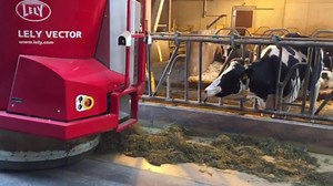 1.5K views | Lely Vector Fütterungsroboter bei der Arbeit. Lely |Lely Center | BauernZeitung | Facebook