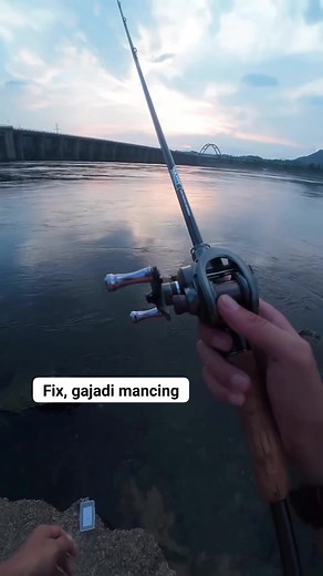 bukannya mancing malah main sulap.. 😆😆 . #mancing #mancingmania #fishing #fishinglife #lucu #facebook #meta #video #reels. | LanggengPancing