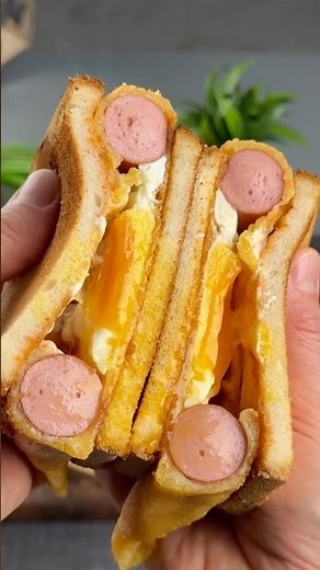 SAUSAGE EGG CHEESE SANDWICH!🥪