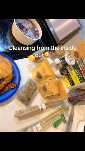 Got my morning blend going while I eat me some breakfast. Yall better help your body cleanse & repair itself by adding a good herbal blend to your daily intake. This blend gone help with pain caused by inflammation, keep the BP low but not too low, clean the blood of impurities that cause eczema, psoriasis and many other skin ailments and overall tastes delicious. This tea blend supports gentle detox and lymphatic health (burdock, hibiscus), improved circulation and cognitive function (ginkgo, g