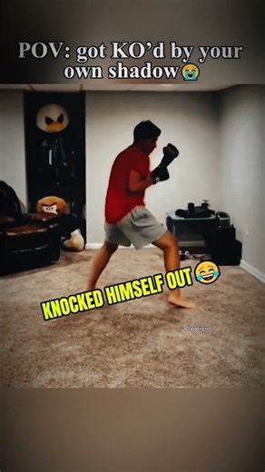 He really KO'd himself #boxing #ouch #shorts