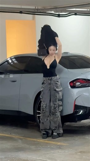 Removing my jacket to the function 😋 IG: bbruth__