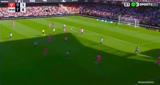 Ojo al dato de @VcfHugo:🔼 El Celta llevaba desde enero sin hacer una primera parte sin chutar a porteríaSolo en 5 partidos, el Celta no ha disparado en los primeros 45’Pero "Los jugadores alucinaron con el planteamiento de Corberan". Estaba funcionando y se lo cargaron