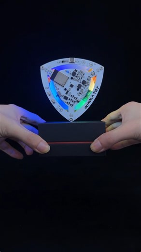 𝗧𝗲𝗰𝗵𝗻𝗼𝗹𝗼𝗴𝘆 | 𝗜𝗻𝗻𝗼𝘃𝗮𝘁𝗶𝗼𝗻| 𝗚𝗮𝗱𝗴𝗲𝘁𝘀 on Instagram: "This Self-Balancing Lelo Triangle is a unique and fascinating desktop toy that combines science, art, and balance in one compact design. Crafted with precision, it demonstrates the principles of center of gravity and equilibrium, making it both a fun and educational gadget for all ages. #coolgadgets"