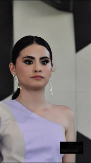 y así es como se ven tres hermosas MEXICANAS...en el escenario...#fashion #modelos #week #elegance #girl #women #Viral #mexicana #latina #latina @TEENS GENERATION